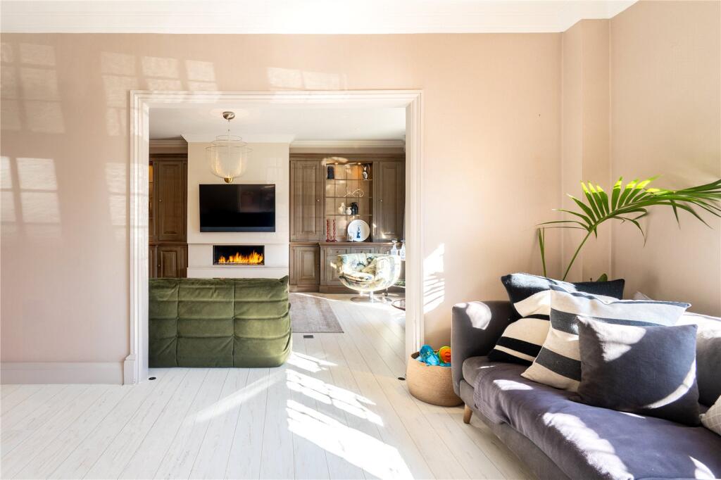 6 bedroom semi-detached house for sale in Heath Close, Hampstead Garden Suburb, London, NW11